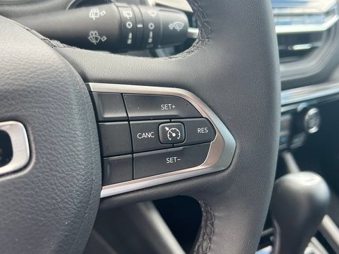 Used 2025 Jeep Compass Latitude w/ Convenience Group AWD/4WD image 23
