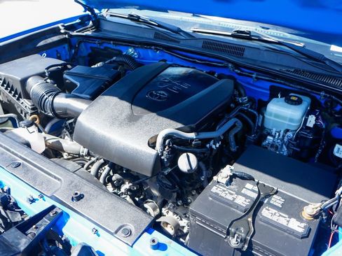 Used 2020 Toyota Tacoma TRD Off-Road w/ Technology Package image 39