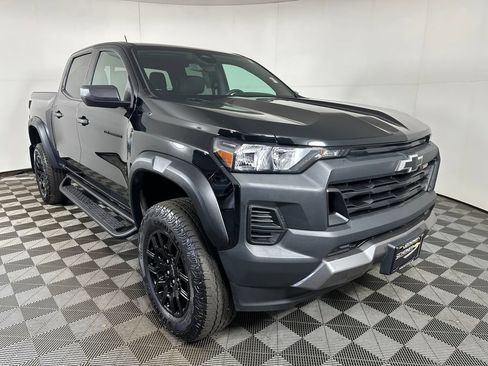 Used 2024 Chevrolet Colorado Trail Boss w/ Advanced Trailering Package AWD/4WD image 7