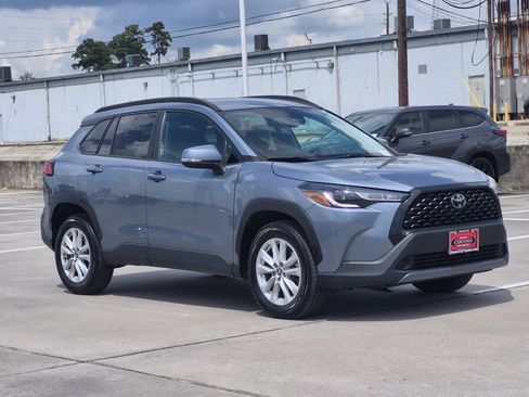 Certified 2024 Toyota Corolla Cross LE FWD image 8