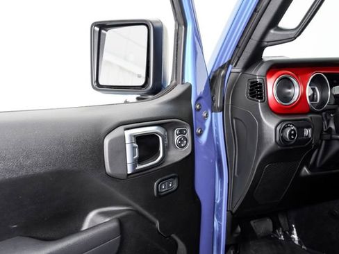 Used 2023 Jeep Gladiator Rubicon w/ LED Lighting Group AWD/4WD image 8