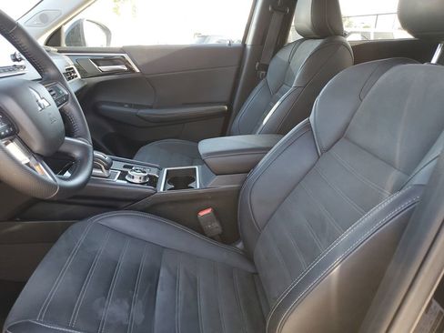 Used 2024 Mitsubishi Outlander SE Black Edition image 15