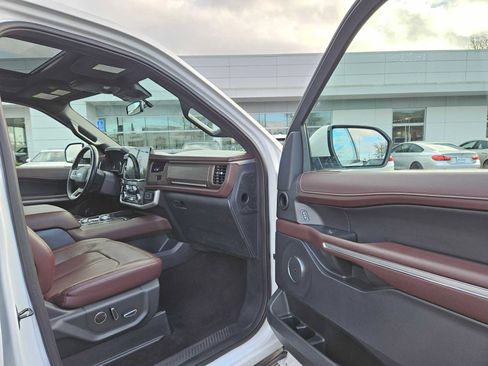 Used 2023 Ford Expedition Limited image 10