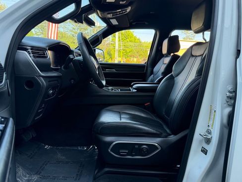 Used 2024 Jeep Wagoneer Series II w/ Flexible Seating Group image 24