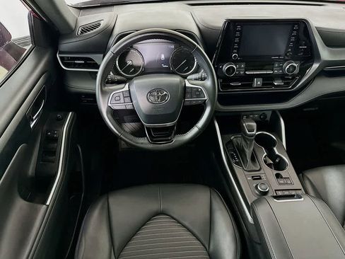 Used 2022 Toyota Highlander XSE image 10