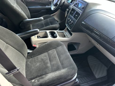 Used 2016 Dodge Grand Caravan SXT w/ UConnect Hands-Free Group FWD image 14
