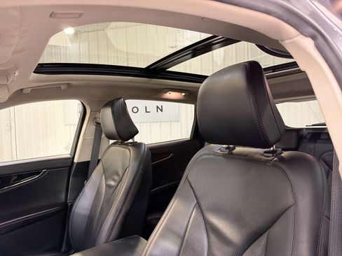 Used 2022 Lincoln Nautilus Reserve image 24