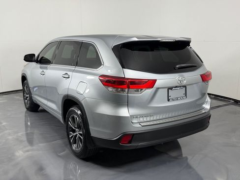 Used 2018 Toyota Highlander LE FWD image 7