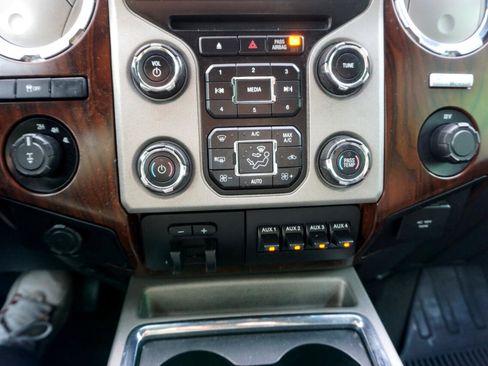 Used 2014 Ford F350 Lariat image 19