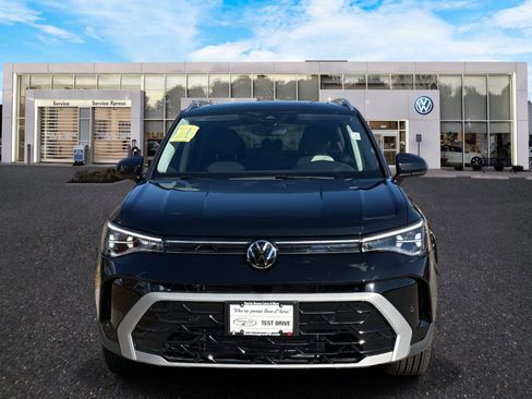 New 2025 Volkswagen Taos SEL image 24