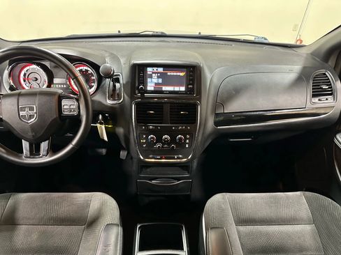 Used 2017 Dodge Grand Caravan SE image 40