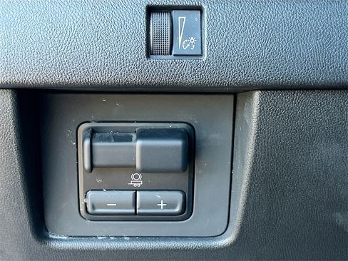 Used 2024 Chevrolet Colorado W/T w/ Safety Package image 10