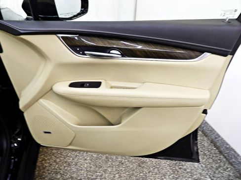 Used 2019 Cadillac XT5 FWD image 11