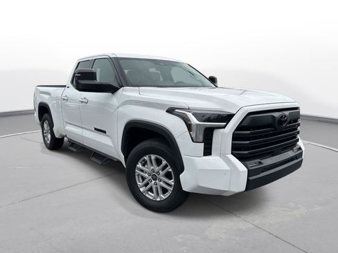 Used 2022 Toyota Tundra SR5 w/ SR5 Premium Package RWD image 4