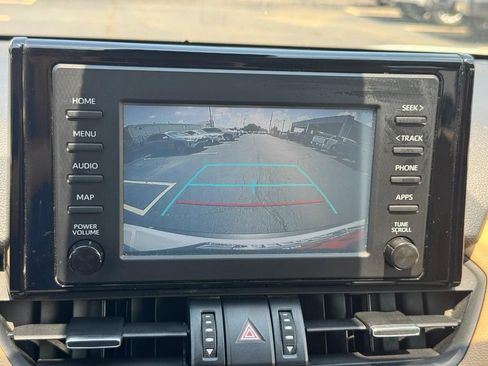 Used 2019 Toyota RAV4 XLE Premium FWD image 30