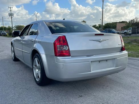 Used 2008 Chrysler 300 LX image 5