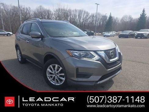 Used 2017 Nissan Rogue SV w/ SV Premium Package image 1