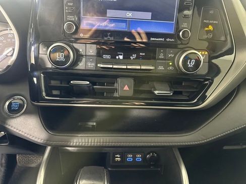 Used 2022 Toyota Highlander XLE image 23
