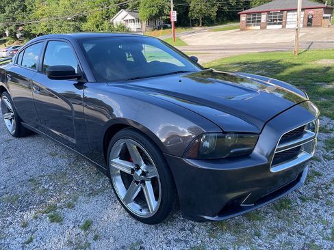 Used 2014 Dodge Charger SE w/ Sport Appearance Group RWD image 1