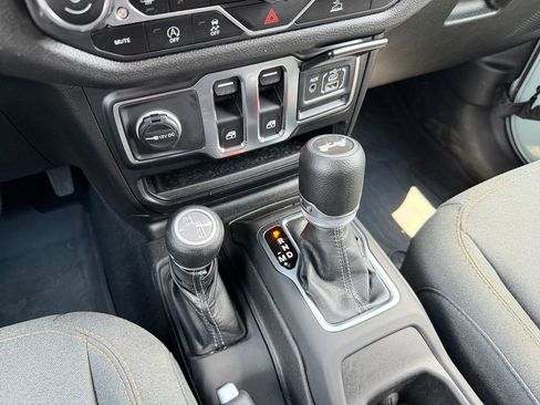 Used 2024 Jeep Wrangler Sport AWD/4WD image 17