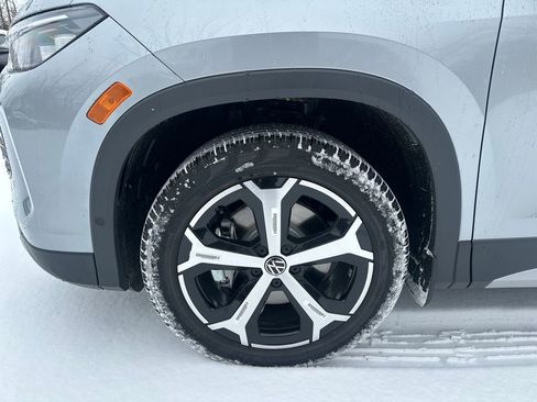 New 2026 Volkswagen Tiguan SE image 2