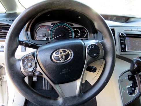 Used 2013 Toyota Venza LE image 11