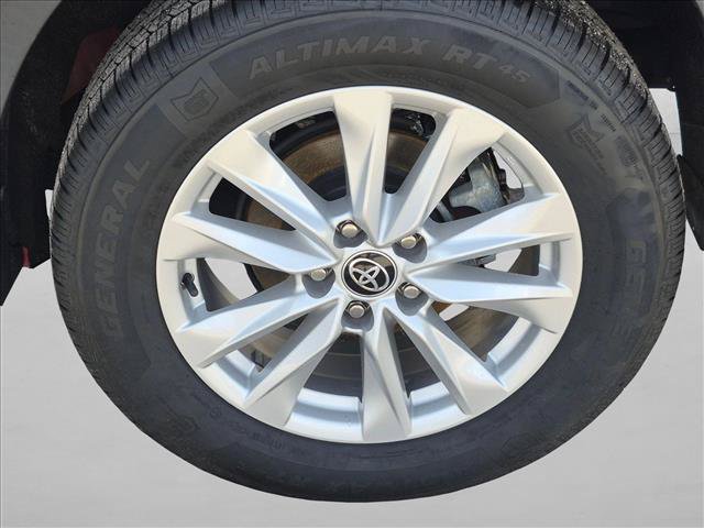 Used 2022 Toyota Corolla Cross LE FWD image 16
