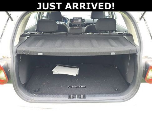 Used 2025 Hyundai Venue SEL FWD image 7