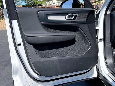 New 2026 Volvo XC40 B5 Core w/ Climate Package image 24