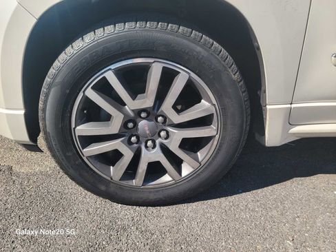 Used 2013 GMC Acadia Denali image 23