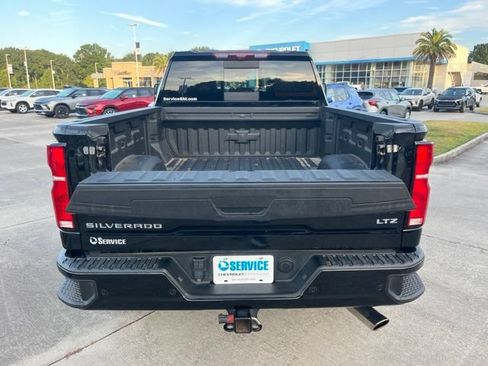 Used 2024 Chevrolet Silverado 2500 LTZ w/ LTZ Plus Package AWD/4WD image 8