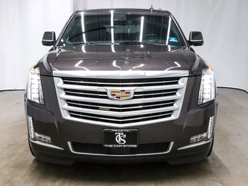 Used 2016 Cadillac Escalade Platinum AWD/4WD image 2