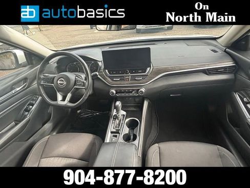 Used 2023 Nissan Altima 2.5 SV w/ SV Premium Package FWD image 15