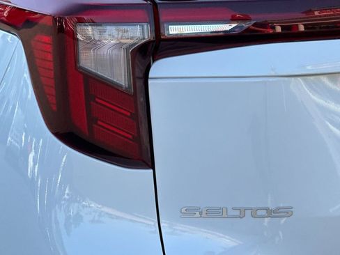 Used 2024 Kia Seltos EX FWD image 26