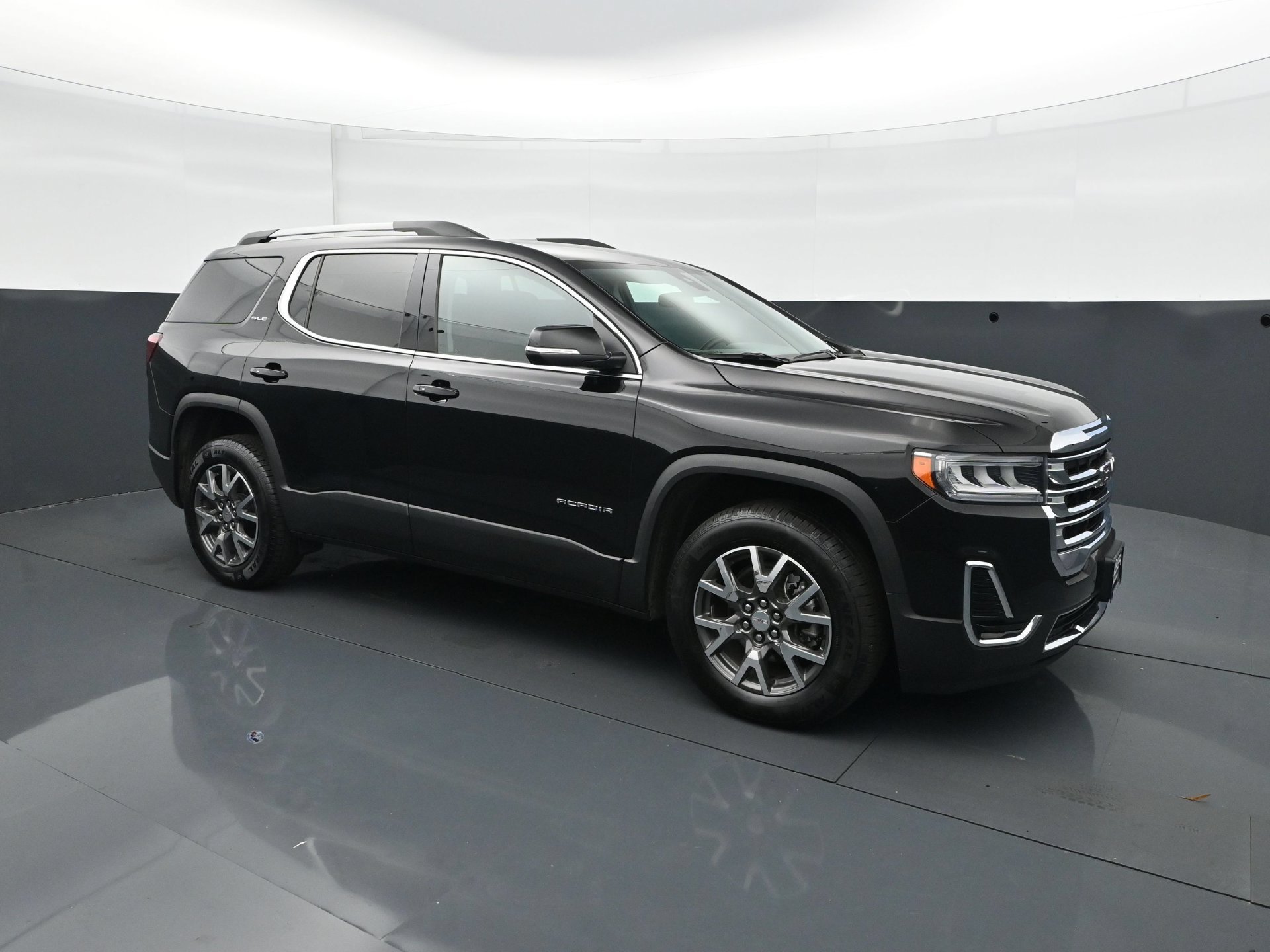 Used 2023 GMC Acadia SLE w/ Driver Convenience Package AWD/4WD image 9