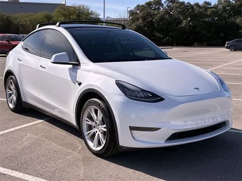 Used 2021 Tesla Model Y Long Range image 8