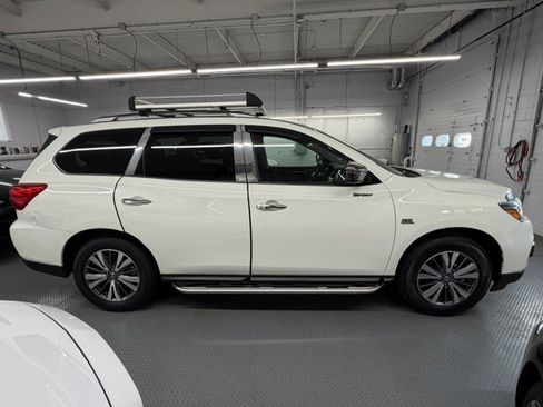 Used 2018 Nissan Pathfinder SV AWD/4WD image 6