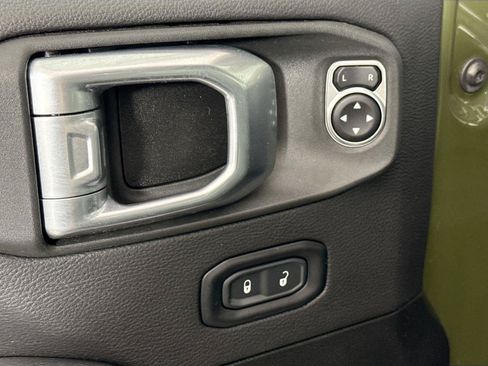 Used 2022 Jeep Gladiator Mojave w/ LED Lighting Group AWD/4WD image 27
