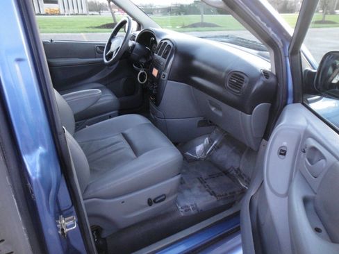 Used 2007 Dodge Grand Caravan SXT w/ Leather Interior Group image 15
