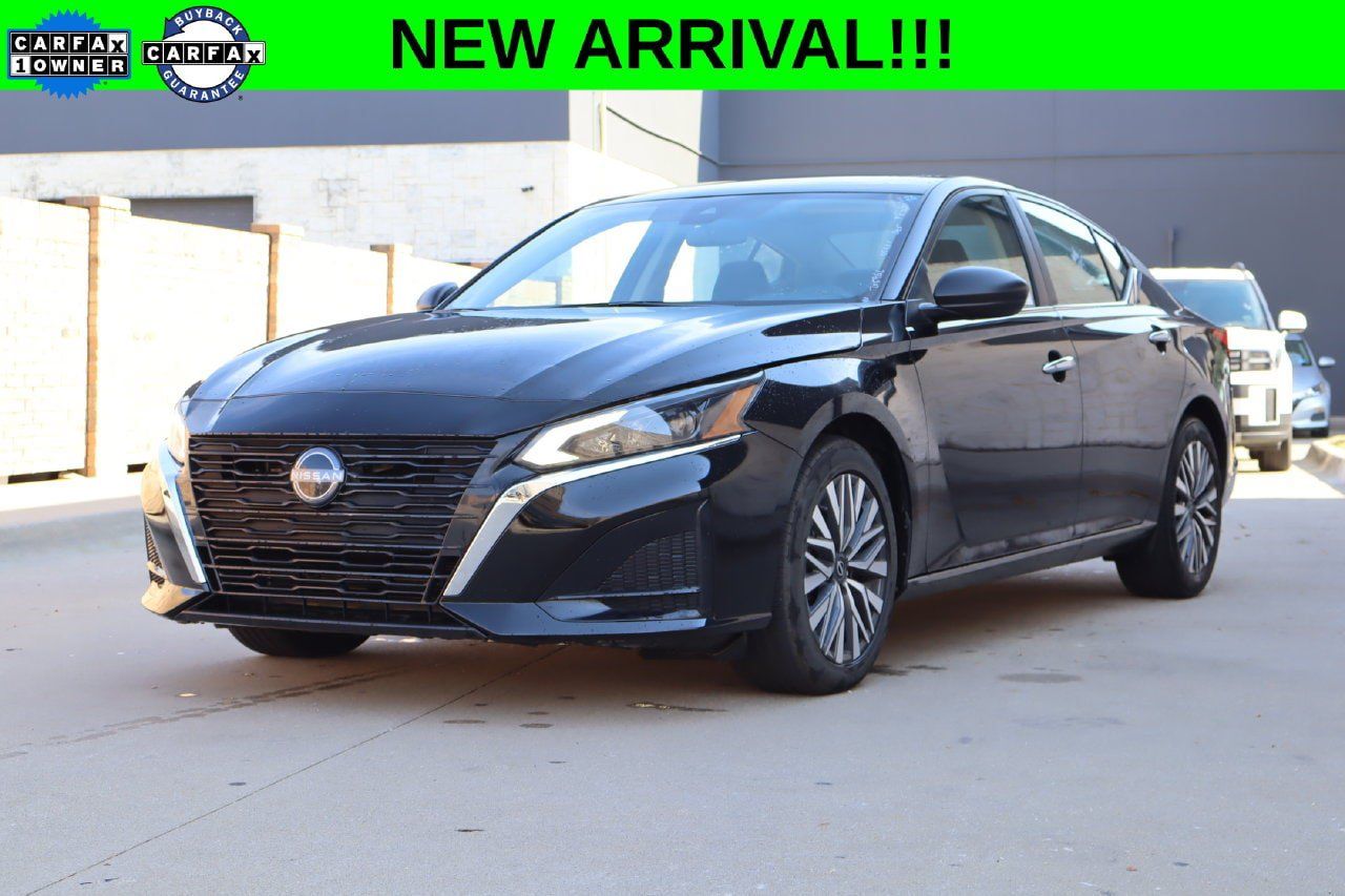 Used 2025 Nissan Altima 2.5 SV FWD image 1