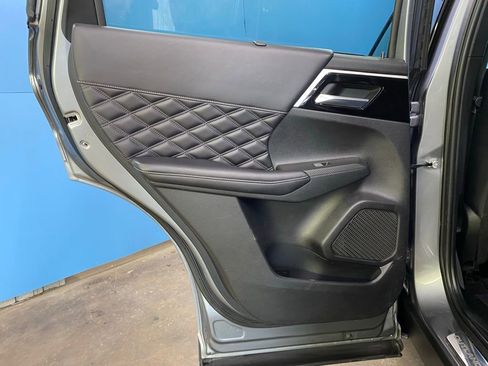 Used 2023 Mitsubishi Outlander SEL image 40