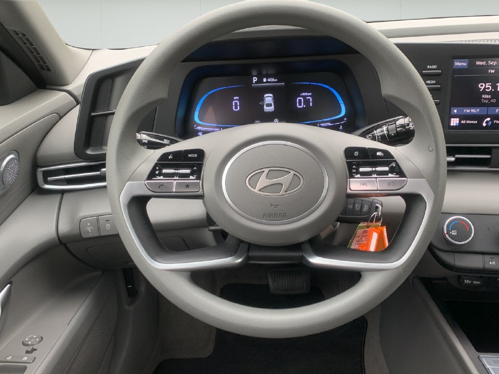 Certified 2026 Hyundai Elantra SE w/ Cargo Package FWD image 21