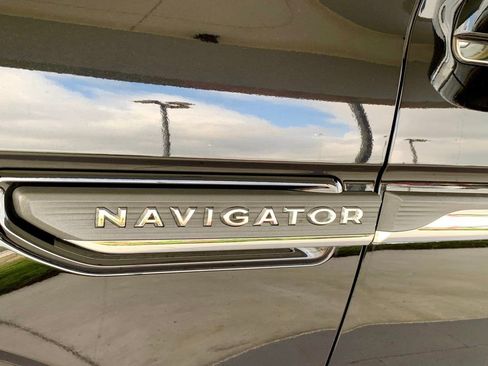 Used 2024 Lincoln Navigator L 4WD image 11