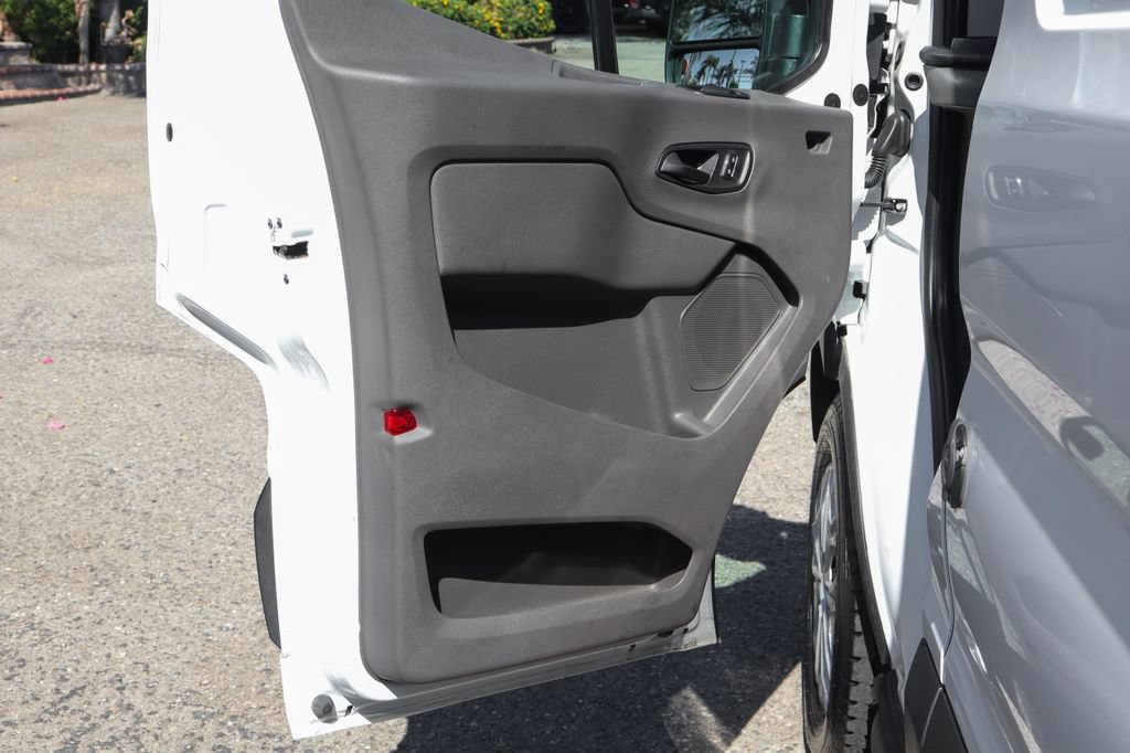 Used 2022 Ford E-Transit Medium Roof RWD image 21