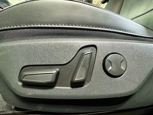 Used 2024 Kia Niro SX image 19