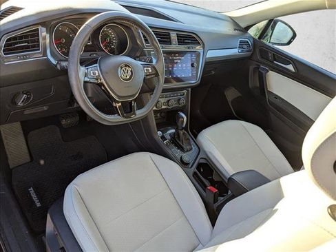 Used 2021 Volkswagen Tiguan SE image 10