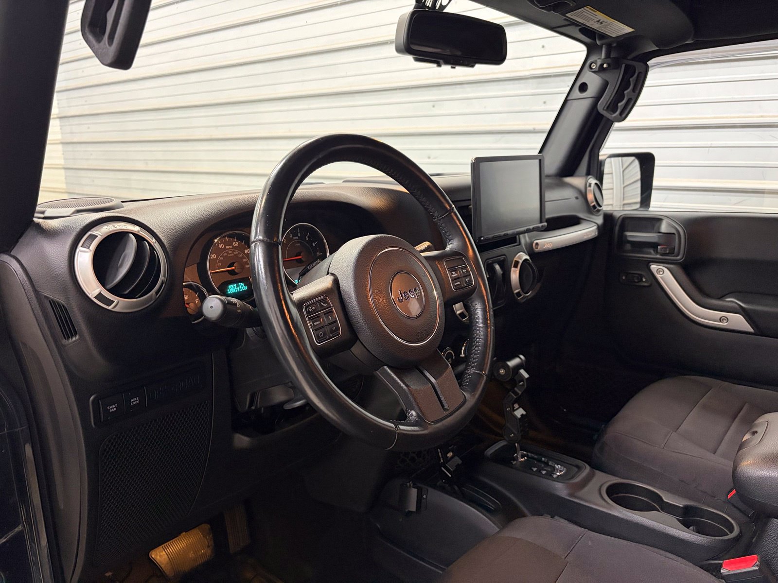 Used 2016 Jeep Wrangler Rubicon w/ Power Convenience Group AWD/4WD image 14