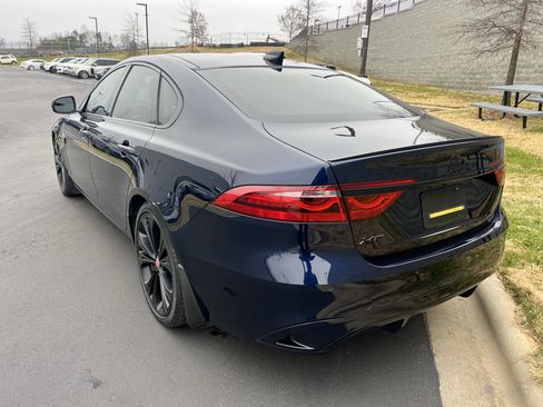 Used 2022 Jaguar XF SE image 5