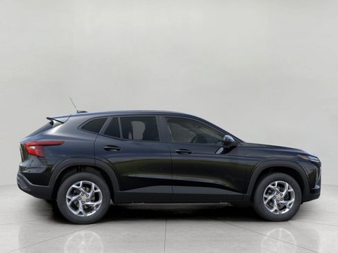 New 2026 Chevrolet Trax LS w/ LS Convenience Package FWD image 5
