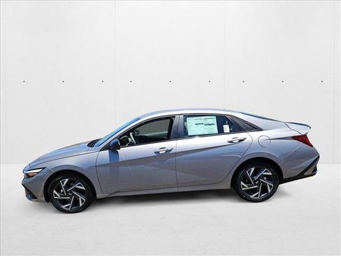 New 2025 Hyundai Elantra SEL image 5